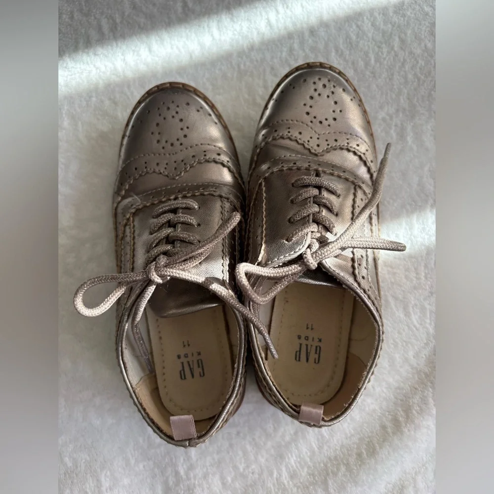 GAP Kids Metallic Lace-Up Brogues Silver Dress Shoes | 11K